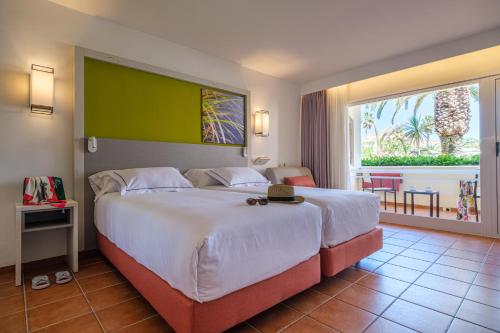 Oassium Hotel - Adults Only — Photo of the whole room
