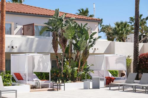 Oassium Hotel - Adults Only — Property building