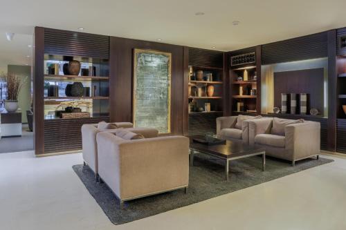 a living room with two couches and a table at Hotel Vilamarí in Barcelona