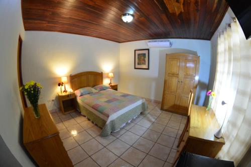 Ein Bett oder Betten in einem Zimmer der Unterkunft Hotel Posada Don Pantaleon