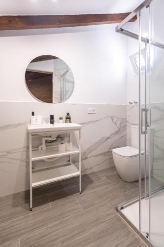 Lleo by Concept Flats