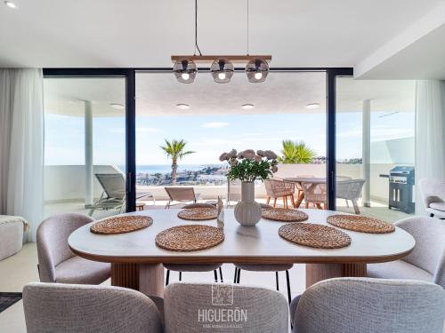 HigueronRentals Sunny Sea View Retreat