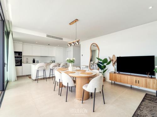 HigueronRentals Sunny Sea View Retreat