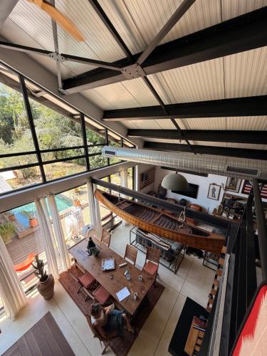 an overhead view of a living room with a table and chairs at VILLA Nîmes tourmagne PISCINE in Nîmes
