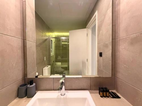 Zenonos Suite