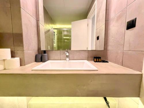 Zenonos Suite