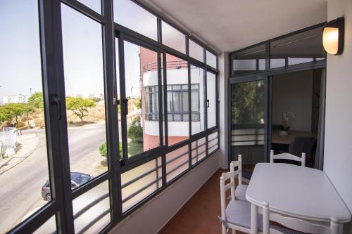 Modern 3- Bedroom Retreat in Faro’s City Center
