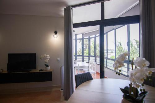 Modern 3- Bedroom Retreat in Faro’s City Center