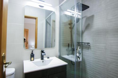 Modern 3- Bedroom Retreat in Faro’s City Center
