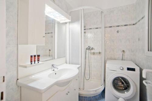 Alimos 4th Floor Residence