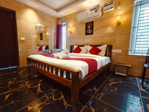 a bedroom with a large bed in a room at PV Tower - Auro Beach in Kuilapayam