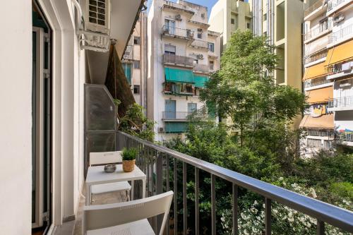 Sylka - Warm 1-BR Apartment & Balcony in Athens