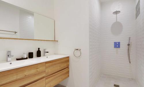 High-End 4BR Residence close to Champs-Élysées