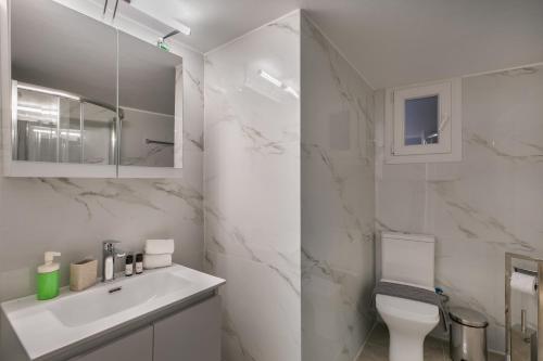 Sylka - Warm 1-BR Apartment & Balcony in Athens