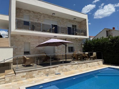 VILLA MARIKA