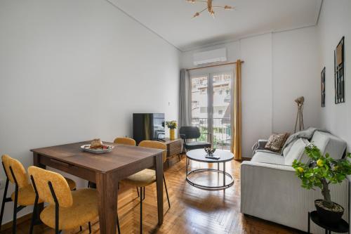 Sylka - Warm 1-BR Apartment & Balcony in Athens
