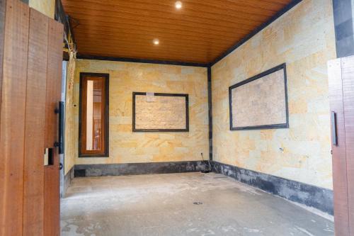 an empty room with a wooden ceiling at Ricefield View 2 BR villa near Canggu in Dalung