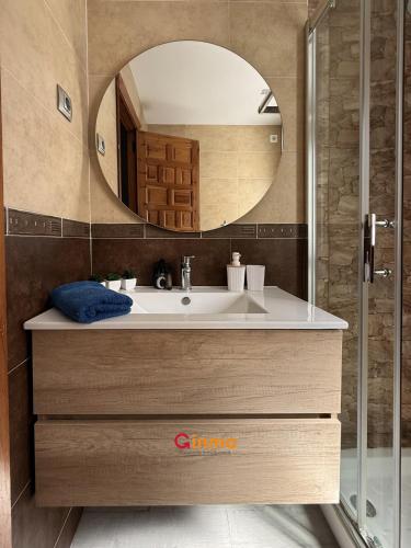 a bathroom with a sink and a mirror at Chalet en Mar Menor Urb las Góndolas in La Manga del Mar Menor