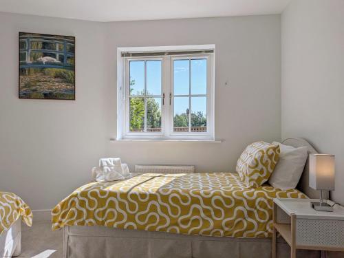 a bedroom with a bed and a window at Wyndham Court - Midhurst in Midhurst