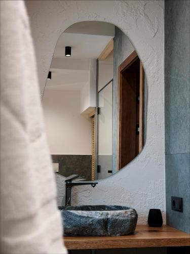 a bathroom with a large mirror and a bath tub at Альпійські шале Душа in Palyanytsya