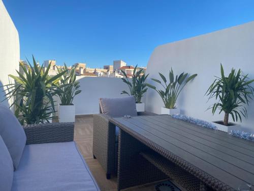 Beach & Spain Pool Residence - 3 story penthouse