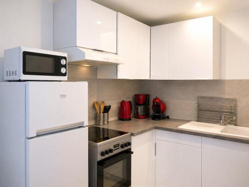 Le Héliodore , Air conditioning, Beaches 5 minutes away on foot