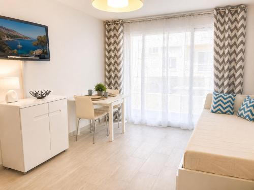 Le Héliodore , Air conditioning, Beaches 5 minutes away on foot