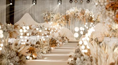 a wedding aisle with white flowers and lights at Crowne Plaza Dujiangyan by IHG in Dujiangyan