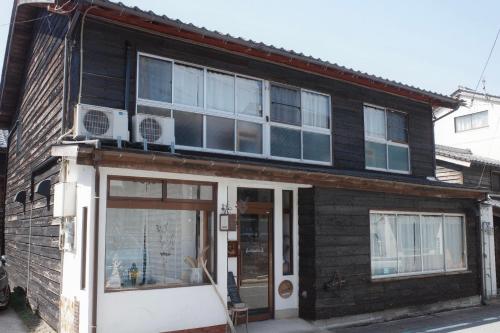 Book & Guesthouse Hitotomaru