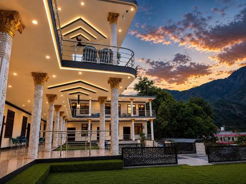 a building with a balcony on top of it at The Comfy By Hotel Mountain Track in Taranna