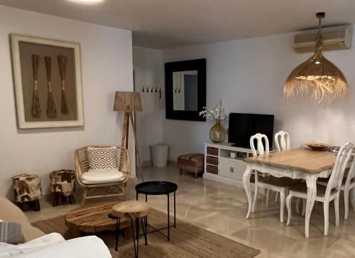 Casa Holandaluzas Marbella near Beach, with salt water Pool and private parking