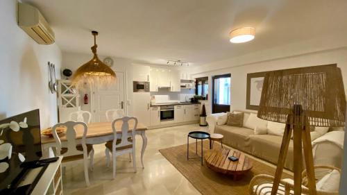 Casa Holandaluzas Marbella near Beach, with salt water Pool and private parking