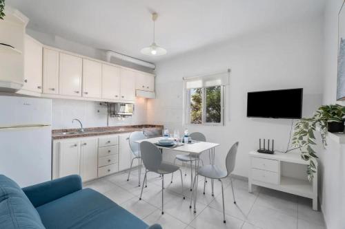 Charming 1-Bedroom Apartment with Ocean View in Arona