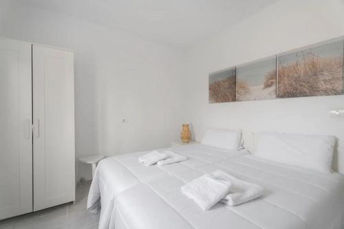 Charming 1-Bedroom Apartment with Ocean View in Arona