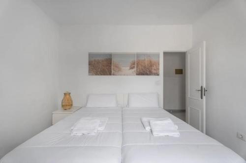 Charming 1-Bedroom Apartment with Ocean View in Arona