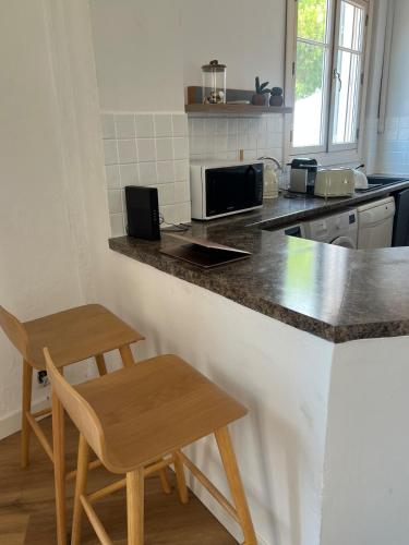 Fort Carré & Yachts View 2Bed Apartment in Old Antibes photo 16