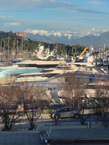 Fort Carré & Yachts View 2Bed Apartment in Old Antibes photo 29