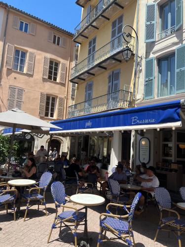 Fort Carré & Yachts View 2Bed Apartment in Old Antibes photo 7