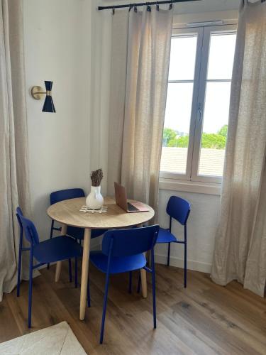 Fort Carré & Yachts View 2Bed Apartment in Old Antibes photo 15