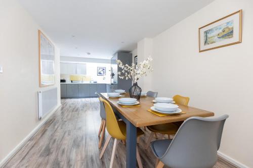 a dining room with a wooden table and chairs at COTTON HOUSE - Peak District Escape, Walks, Canal & Cromford Mill in Matlock