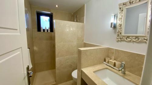 Casa Holandaluzas Marbella near Beach, with salt water Pool and private parking