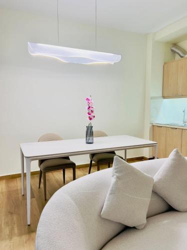 Trendy 3 BDR apartment, Konstantinoupoleos, MH1stf