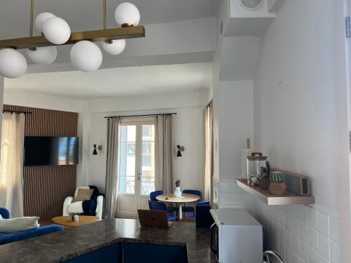 Fort Carré & Yachts View 2Bed Apartment in Old Antibes photo 5
