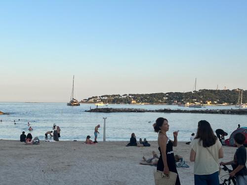 Fort Carré & Yachts View 2Bed Apartment in Old Antibes photo 25
