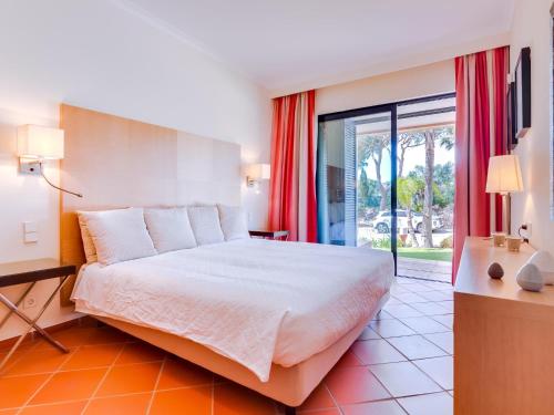 Vila Sol apartment with pool and garden