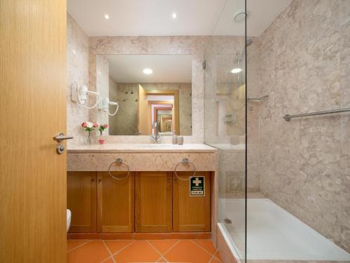 Vila Sol apartment with pool and garden