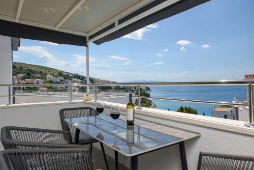 Luxury Villa, 40 sqm heated private pool, gym, Seaview, 200m to beach, 7 bedrooms