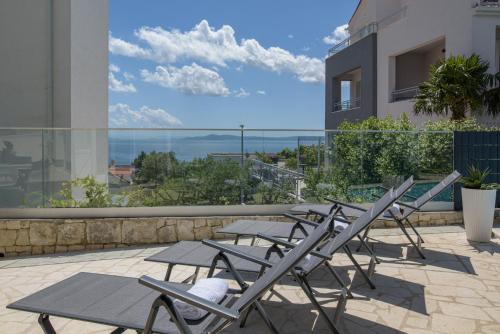 Luxury Villa, 40 sqm heated private pool, gym, Seaview, 200m to beach, 7 bedrooms