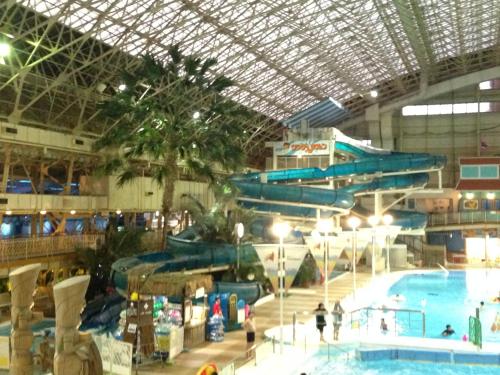 a large indoor water park with a large pool at Creston Hotel in Iwaki