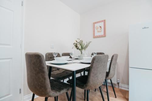 a dining room with a table and chairs at The Livingston Nest in Livingston